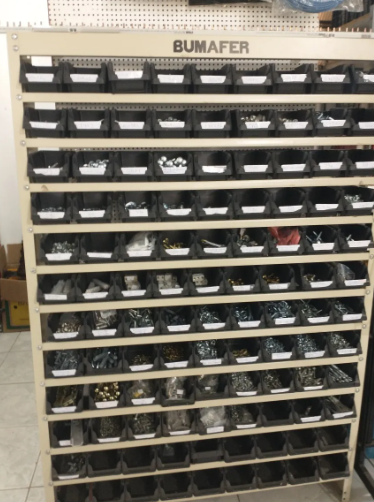 Imóvel Comercial, Com Uma Loja De Materiais